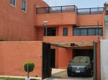 Casa · 245m² · 4 Recámaras · 3 Estacionamientos · Estupenda Propiedad Para Dejarla a Tu Gusto
