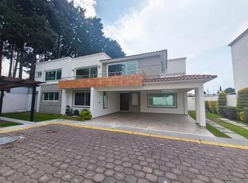Casa en condominio de 3 habitaciones, Metepec · Casa de Lujo en Residencial Vallarta, Metepec – Amplios Espacios y Ubicación Estratégica