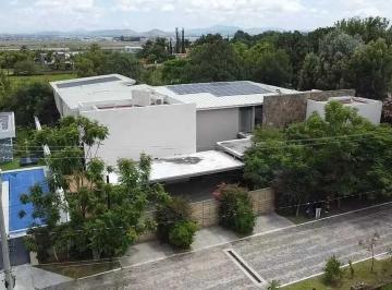 5b116ce5f4ce630d6a614837046879832cceb6eff6d15bb6ac6fb6e996b44227 · Residencia de Lujo por Zona Valle Real