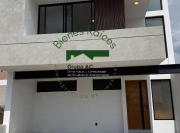 Casa · 220m² · 3 Recámaras · 2 Estacionamientos · Venta de Casa en Condominio en Zibata V - 1340