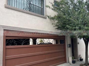 Casa · 252m² · 3 Recámaras · 2 Estacionamientos · Casa en Venta en San Nicolás de Los Garza