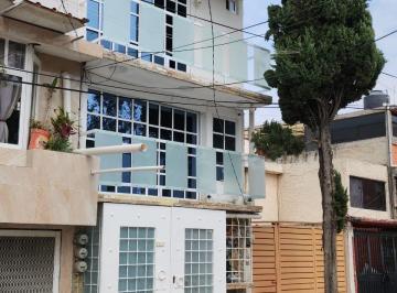 Casa · 180m² · 7 Recámaras · 1 Estacionamiento · Casa con 3 Departamentos en Privada - (4)