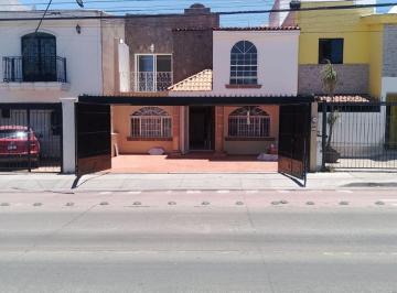 Casa de 3 habitaciones, Zapopan · Casa en Renta en Colonia Paseos de Universidad, Zapopan