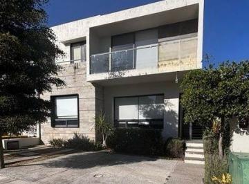 Casa en condominio · 200m² · 3 Recámaras · 2 Estacionamientos · Casa en Venta o Renta en Bosques de Santa Anita Coto Cuatro Tlajomulco
