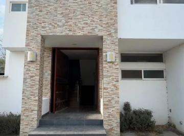 Casa · 170m² · 5 Recámaras · 3 Estacionamientos · Amplia Casa en Renta, Residencial El Refugio, Queretaro