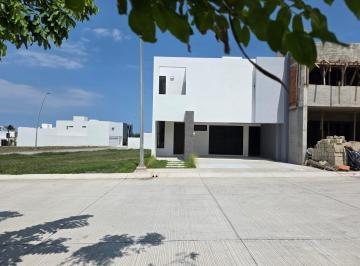 Casa · 214m² · 3 Recámaras · 2 Estacionamientos · Casa en Preventa Lomas del Dorado