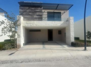 Casa · 214m² · 3 Recámaras · 2 Estacionamientos · Oportunidad Única! Casa Nueva Moderna con Acabados de Excelente Calidad! Ubicación Privilegiada!