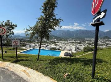 1 · Casa en Venta en Paseo del Vergel, Monterrey: Amplia y Bien Ubicada