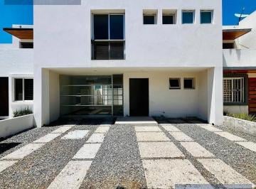 Casa · 205m² · 3 Recámaras · 2 Estacionamientos · Casa en Venta en Residencial El Refugio, Querétaro