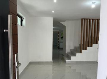 Casa · 300m² · 3 Recámaras · 2 Estacionamientos · Casa Ideal en Zona Valle, Los Rios, San Pedro Garza García, N. L.
