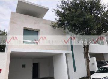 Casa · 220m² · 3 Recámaras · 2 Estacionamientos · Casa en Renta en El Aguacatal