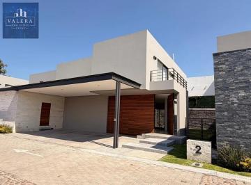 Casa · 570m² · 4 Recámaras · 3 Estacionamientos · Casa en Renta en Jurica, Querétaro