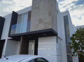 Casa · 126m² · 3 Recámaras · 2 Estacionamientos · Casa en Venta en San Isidro Juriquilla, Querétaro