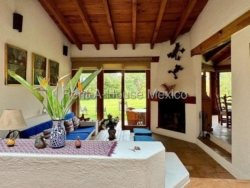 Rental House in Valle de Bravo, Valle de Bravo Cr 26 - 2864.