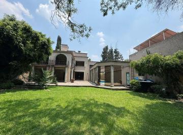 9a73761e5561eb80de54d0405dc3bceac1ce98896007d5849417f1655b248db0 · Casa en Venta con Alberca Para Actualizar Oportunidad - Sierra Guadarrama - Lomas