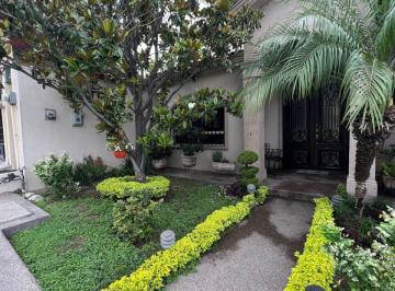 Casa · 441m² · 3 Recámaras · 3 Estacionamientos · Casa en Venta en Cumbres 2 Sector