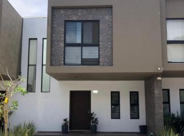 Casa de 3 habitaciones, San Pedro Tlaquepaque · Casa en Renta en Fraccionamiento Residencial Coto de Piedra