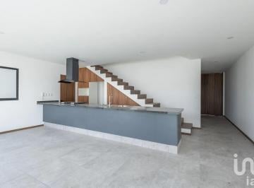 Casa · 207m² · 3 Recámaras · 2 Estacionamientos · Casa en Haras Puebla | 3 Niveles y Cuarto de Servicio