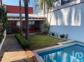 Casa · 255m² · 3 Recámaras · 2 Estacionamientos · Casa en Venta en Atzingo Diamante, Cuernavaca