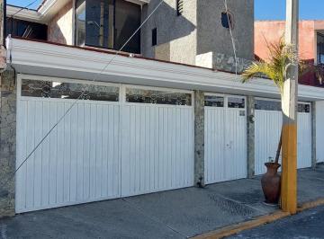 Casa · 149m² · 5 Recámaras · 3 Estacionamientos · Casa Familiar Amplia en Venta en Blvd Las Torres