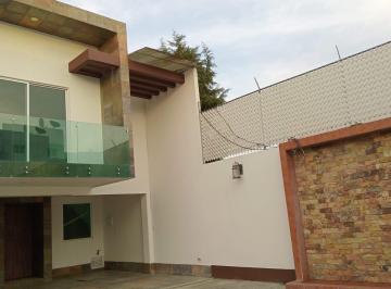 Casa · 215m² · 3 Recámaras · 2 Estacionamientos · Casa Remodelada en Venta Zona Plaza San Diego, Puebla