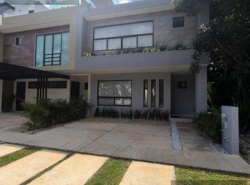 Casa · 260m² · 3 Recámaras · 3 Estacionamientos · Casa en Venta Arbolada Residencial Av Huayacan y Av 135 Cancun