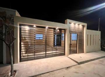 Casa · 123m² · 2 Recámaras · 1 Estacionamiento · Casa de un Piso en Venta Cerca del Canal y Mirador