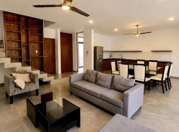 Casa · 180m² · 2 Recámaras · 2 Estacionamientos · Townhouse Amueblado en Renta en Arcadia.