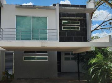 Casa · 213m² · 3 Recámaras · 2 Estacionamientos · Casa - Temozón Norte