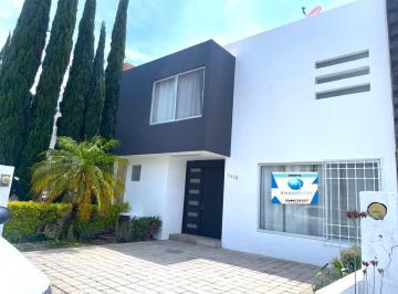 Casa · 156m² · 3 Recámaras · 2 Estacionamientos · Casa en Venta en El Refugio