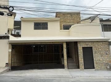 Casa · 3 Recámaras · 2 Estacionamientos · Casa en Monterrey