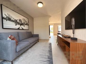 Casa · 99m² · 3 Recámaras · 2 Estacionamientos · Casa con Sala de Tv en Planta Baja Enfrente de Sonterra Qro