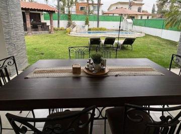 Casa de 6 habitaciones, Cuernavaca · Casa con 976 m² de Superficie de Terreno y 6 [Dorm.] en Venta en Delicias