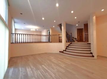 Casa · 525m² · 3 Recámaras · 4 Estacionamientos · Casa en Jardines en La Montaña