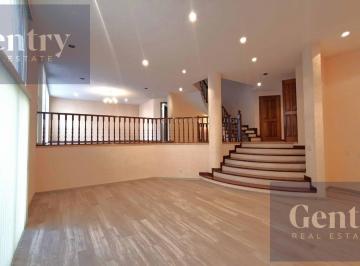 Casa · 525m² · 3 Recámaras · 4 Estacionamientos · Casa en Jardines en La Montaña