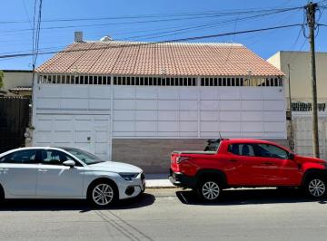 Casa uso de suelo de 5 habitaciones, Guadalajara · Casa en Venta o Renta con Uso de Suelo Mixto en Arcos Vallarta Ideal Para Oficinas o Desarrollo