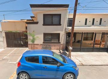 Casa de 3 habitaciones, Gómez Palacio · Casa en Venta. Col. El Campestre. Dgo