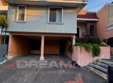Casa · 280m² · 2 Recámaras · 2 Estacionamientos · Casa en Venta en Lomas de Rosales