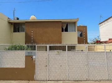 Casa de 4 habitaciones, Irapuato · Casa en Venta en El Fracc. Las Reynas, Irapuato, Gto.