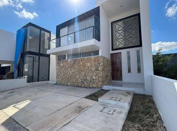 Casa de 3 habitaciones, Conkal · Amplia Casa en Conkal en Privada