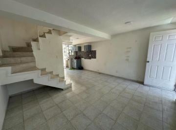 Casa en condominio · 70m² · 2 Recámaras · 1 Estacionamiento · Casa 2 Niveles con Patio y Closets | Condominio Mérida, Las Américas — Solo Contado, a Pasos de Las
