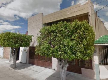Casa de 4 habitaciones, Celaya · Casa en Venta en Zona de Oro, Celaya, Guanajuato