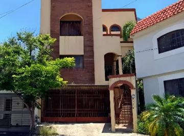 Casa de 4 habitaciones, Monterrey · Casa en Venta en Pedregal de La Silla, Monterrey, N. L.