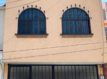 Casa de 4 habitaciones, Toluca · Casa en Venta, Col. Hank Gonzalez, Toluca