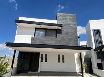 Casa en condominio de 4 habitaciones, Corregidora · Casa de Lujo en Venta en Hacienda Carlota Residencial, Corregidora, Querétaro. Sala Doble Altura