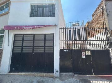 Casa · 195m² · 4 Recámaras · 2 Estacionamientos · Av Presidentes Lomas del Paradero 3 Habitaciones