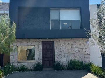 Casa de 3 habitaciones, Morelia · Casa en Renta - El Olivar, Altozano $16,500