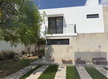 Casa · 167m² · 3 Recámaras · 2 Estacionamientos · Casa en Fraccionamiento Cumbres del Lago