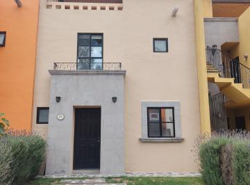 Casa · 120m² · 3 Recámaras · 1 Estacionamiento - Yazmin Fernandez Garcia · Bonita Casa Sin Muebles Fraccionamiento con Campo de Golf