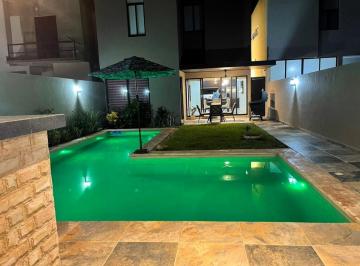 Casa · 170m² · 4 Recámaras · 2 Estacionamientos · Hermosa Casa con Paneles Solares Totalmente Amueblada en Privada Zensia Parque Residencial